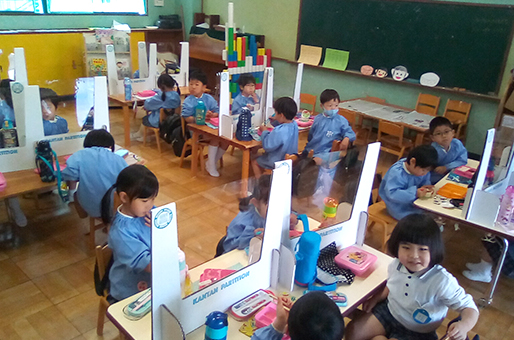 満3歳、年少お給食